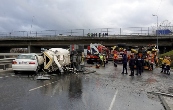 GÜNCELLEME 2 - Beton mikseriyle otomobil çarpıştı: 1 yaralı