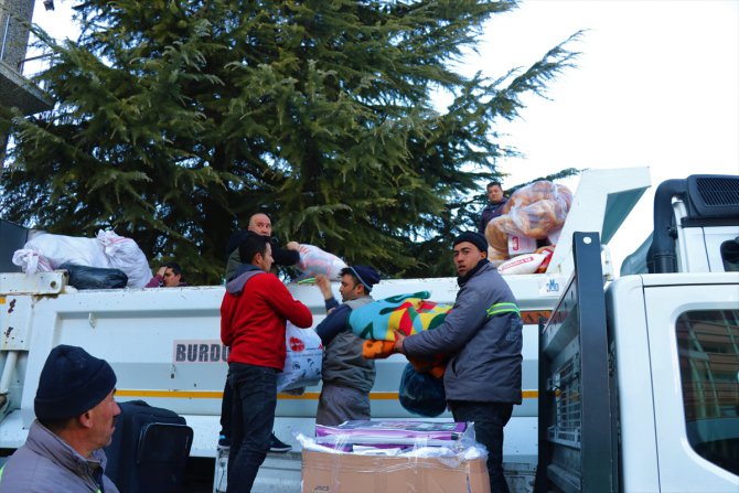 Burdur'dan depremzedeler için toplanan yardım malzemeleri yola çıkarıldı