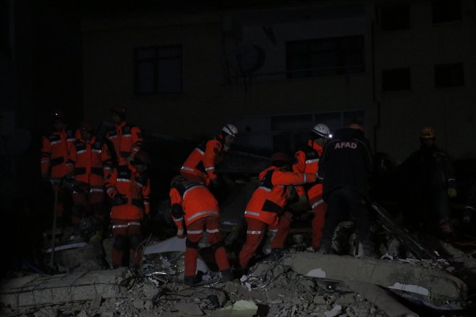 GÜNCELLEME - Enkaz altından yükselen ses, jandarma ekiplerini harekete geçirdi