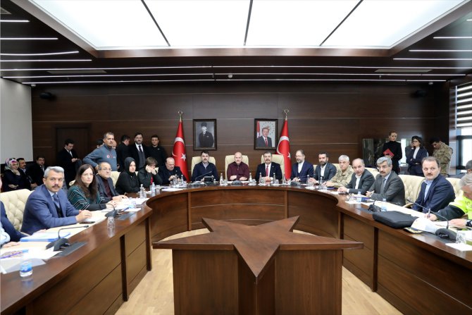 Bakanlar Elazığ'daki depremin ardından yürütülen çalışmalara ilişkin açıklama yaptı