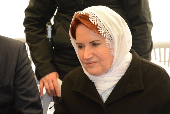 İYİ Parti Genel Başkanı Meral Akşener, depremzedeleri ziyaret etti: