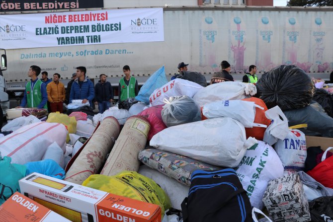 Niğde'den Elazığ'daki depremzedeler için yardım gönderildi