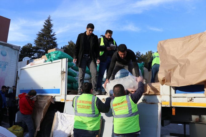 Niğde'den Elazığ'daki depremzedeler için yardım gönderildi