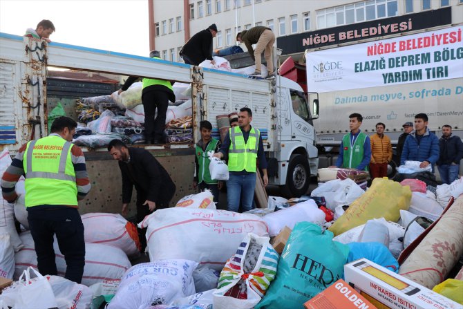 Niğde'den Elazığ'daki depremzedeler için yardım gönderildi