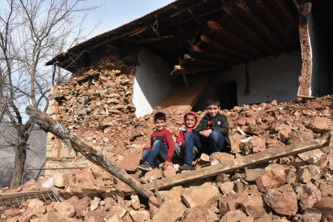 Adıyaman'da deprem sonrası hasar tespit çalışmaları sürdürülüyor