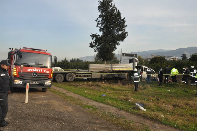 Hatay'da hafif ticari araçla tır çarpıştı: 1 ölü, 1 yaralı