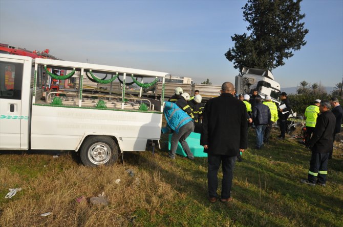 Hatay'da hafif ticari araçla tır çarpıştı: 1 ölü, 1 yaralı