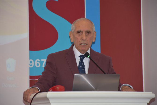 Özkan Sümer, antrenörlere seminer verdi