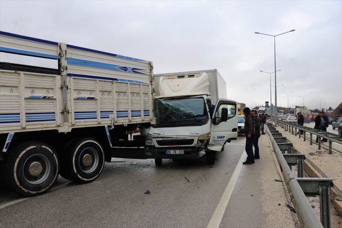 Burdur'da zincirleme trafik kazasında 3 kilometrelik araç kuyruğu oluştu