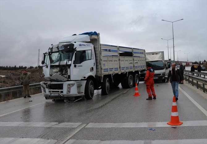 Burdur'da zincirleme trafik kazasında 3 kilometrelik araç kuyruğu oluştu