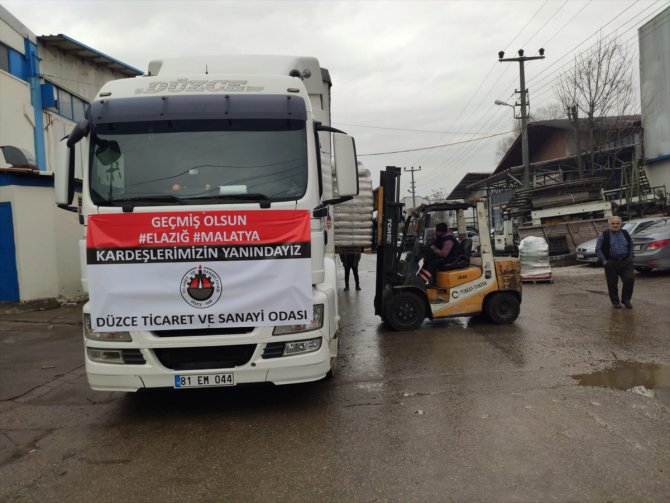 Düzce Ticaret ve Sanayi Odasının yardım tırı Elazığ'a uğurlandı