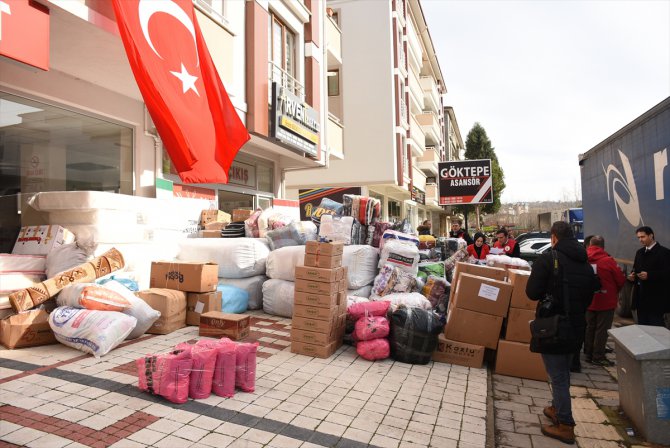 Karabük ve Bartın'dan deprem bölgesine iki yardım tırı gönderildi