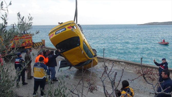 Mersin'de denize devrilen otomobilin sürücüsü öldü