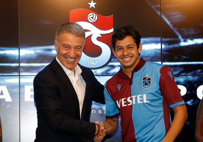 Trabzonspor, yeni transferleri Guilherme, Da Costa ve Manoel için imza töreni düzenledi