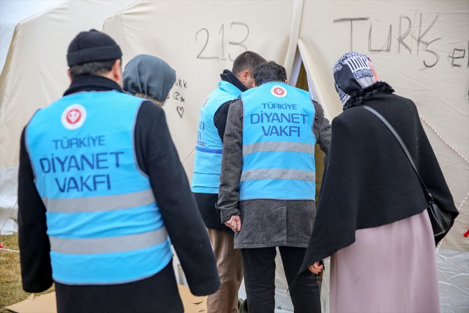 Diyanet'ten yaraların sarılması için depremzedelere manevi destek