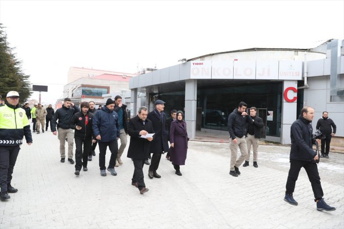Bakan Soylu, Elazığ'da konteyner kent kurulacak alanda inceleme yaptı