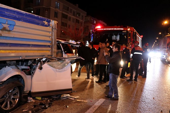 Samsun'da tıra çarpan cipin sürücüsü ağır yaralandı