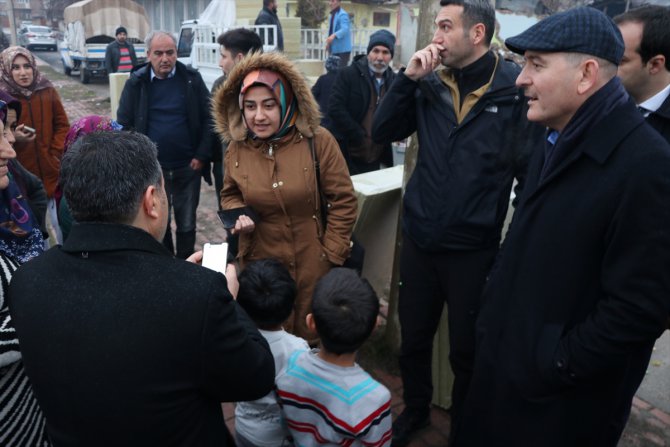 İçişleri Bakanı Soylu, Elazığ'da depremzedeleri ziyaret etti