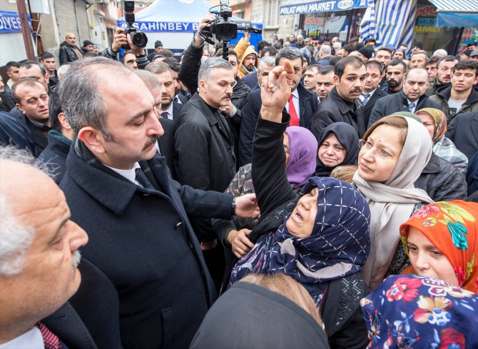 Adalet Bakanı Gül'den Gaziantep'te şehit ailesine taziye ziyareti