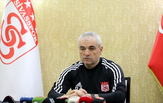 Sivasspor Teknik Direktörü Rıza Çalımbay: "Ders çıkartıp önümüze bakmamız lazım"