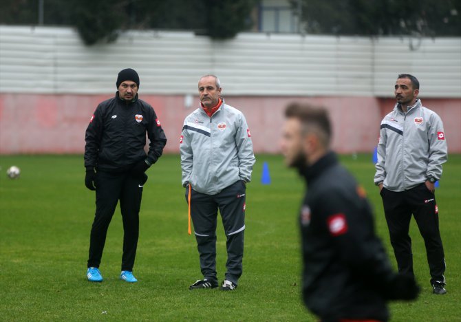 Adanaspor'un "nöbetçi hocası" 19. kez takımın başında