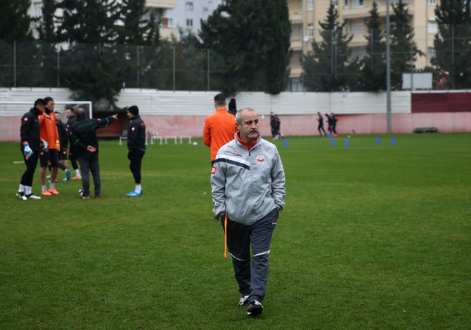 Adanaspor'un "nöbetçi hocası" 19. kez takımın başında