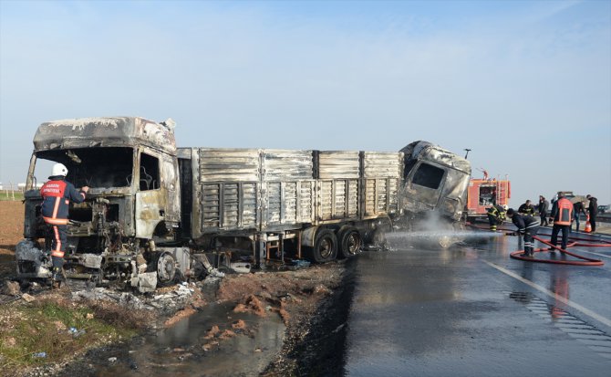 Mardin'de tanker ile iki tırın çarpıştığı kazada 3 kişi yaralandı