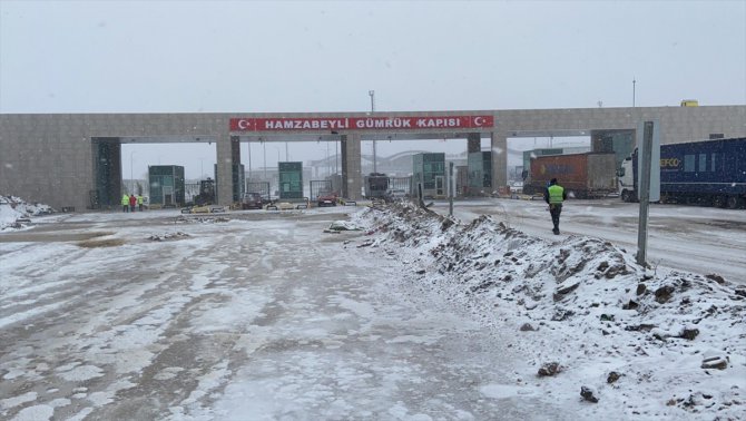 Edirne'de Balkan sınırında kar yağışı başladı