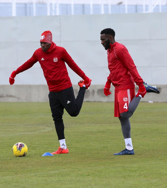 Sivasspor Teknik Direktörü Rıza Çalımbay'dan maç saati tepkisi: