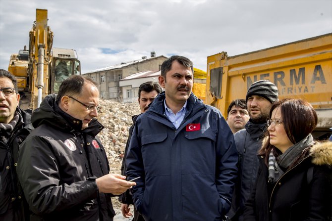 Çevre ve Şehircilik Bakanı Kurum deprem bölgesinde inceleme yaptı