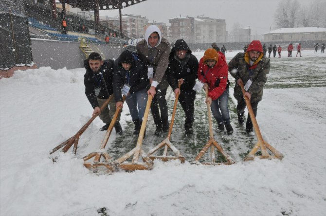 Trabzon'da futbola kar engeli