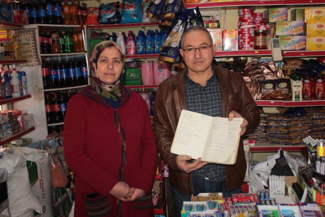 Osmaniye'de iki hayırsever mahallenin tüm bakkal borcunu ödedi