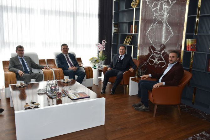 Kamu Başdenetçisi Şeref Malkoç, deprem bölgesinde incelemelerde bulundu