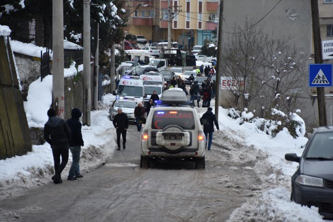 Trabzon'da 2 ev ve bir trafoda çıkan yangında 3 kişi dumandan etkilendi