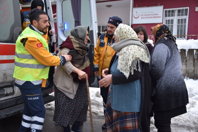 Trabzon'da 2 ev ve bir trafoda çıkan yangında 3 kişi dumandan etkilendi