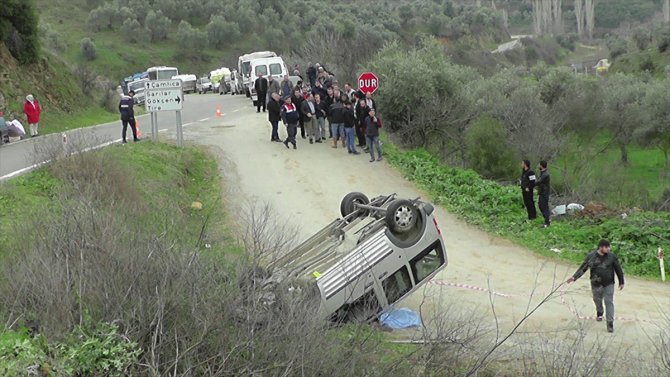 İzmir'de hafif ticari aracın şarampole devrilmesi sonucu bir kişi öldü