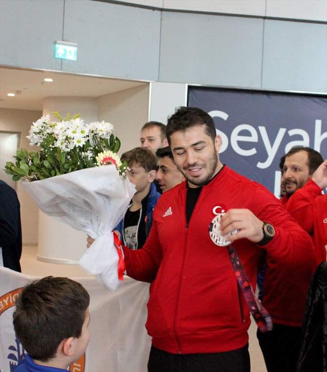 Grekoromen Güreş Milli Takımı, yurda döndü