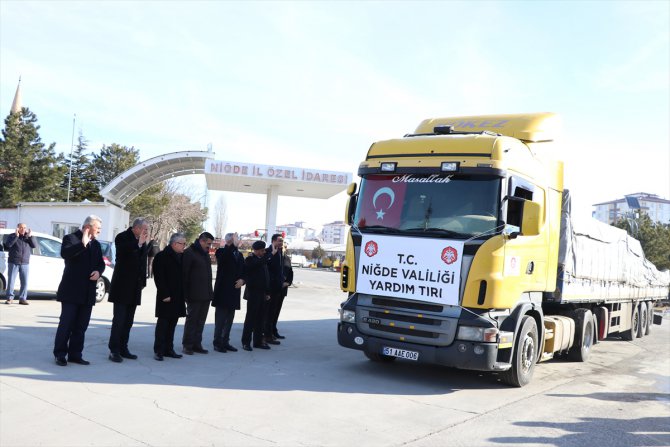 Niğde'de toplanan gıda yardımları Elazığ'daki depremzedelere gönderildi