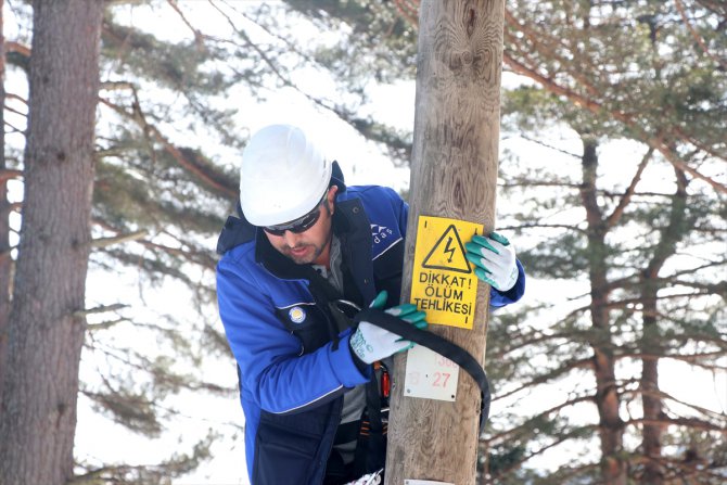 Yaylada 4 gün elektriksiz kalan ailenin imdadına ekipler yetişti