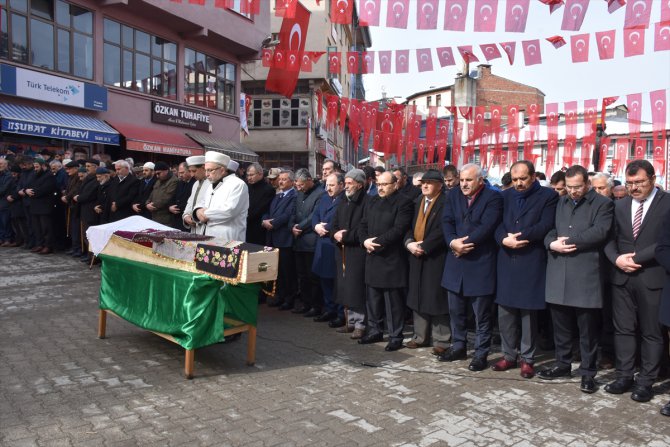 Sanayi ve Teknoloji Bakanı Varank Trabzon'da cenaze törenine katıldı