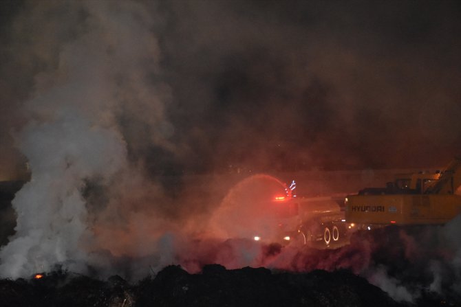 Adana'da pamuk yağı fabrikasındaki yangın kontrol altına alındı