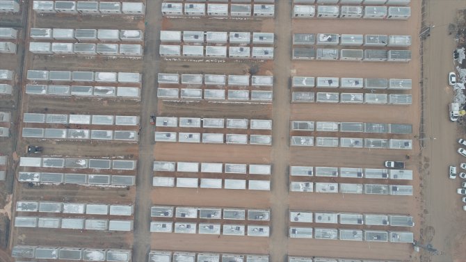 Elazığ'da konteyner kent kurulum çalışmaları sürüyor