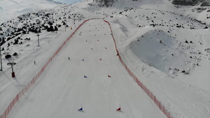 Snowboard 2. Etap Yarışmaları, Erzincan'da başladı