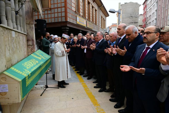 İçişleri Bakan Soylu, Trabzon'da cenaze törenine katıldı