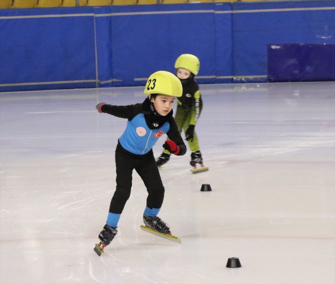 Short Track Federasyon Kupası-4 yarışları Kocaeli'de başladı