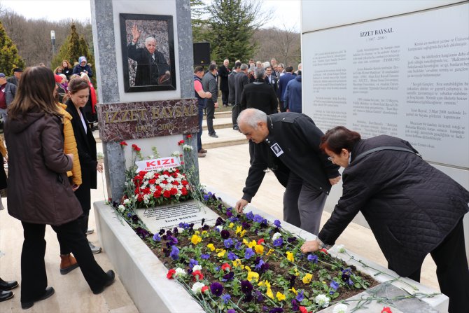 Hayırsever iş insanı İzzet Baysal mezarı başında anıldı