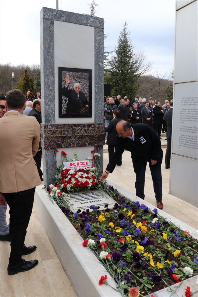 Hayırsever iş insanı İzzet Baysal mezarı başında anıldı