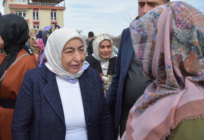 Semiha Yıldırım, Malatya'da depremzede aileleri ziyaret etti