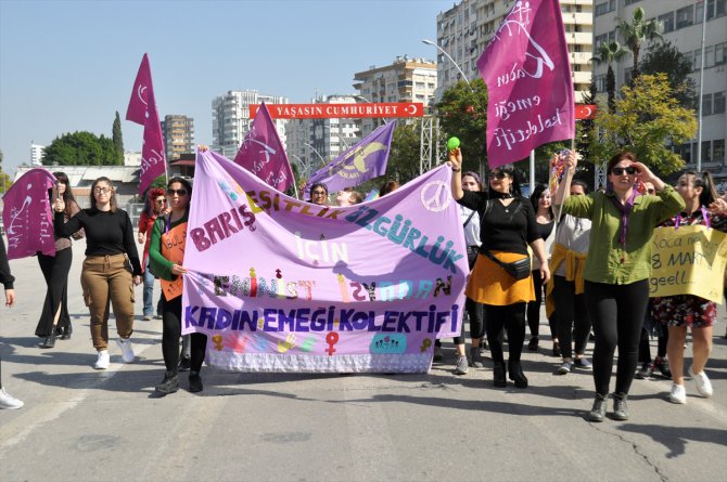 Adana'da 8 Mart Dünya Kadınlar Günü mitingine erkekler alınmadı