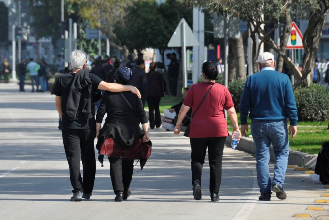 Adana'da 8 Mart Dünya Kadınlar Günü mitingine erkekler alınmadı